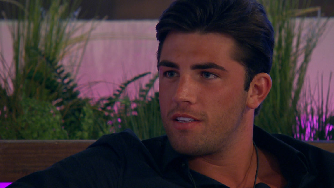Love Island: Jack’s DAD BOD is Twitter’s new favourite thing