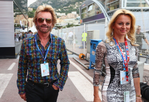 Who is Noel Edmonds' wife? What is the age difference between them?