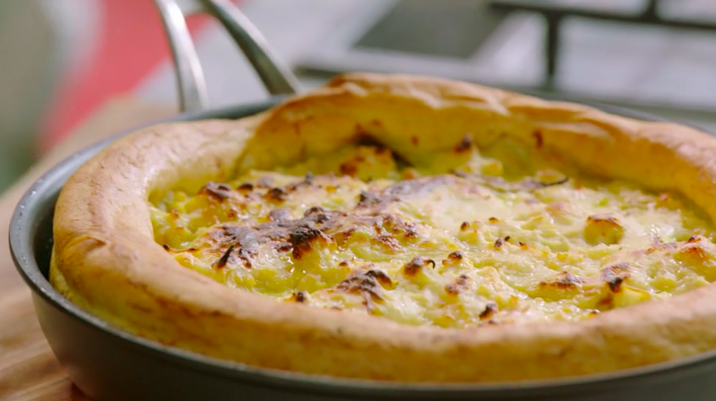 How to make Jamie Oliver's Cauliflower Cheese Pizza Pie - Meat-Free Meals!