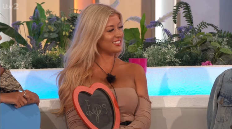 Why does Jess have two different coloured eyes? Love Island 2020!