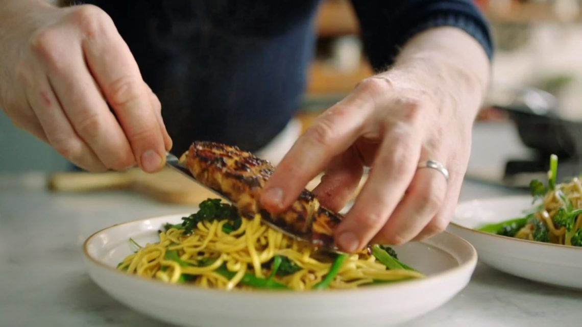 Jamie Oliver: Make chicken noodle stir-fry from Keep Cooking and Carry On episode 7