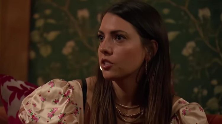 Victoria from The Bachelor bra meme explored - fans react to her 'straps'!
