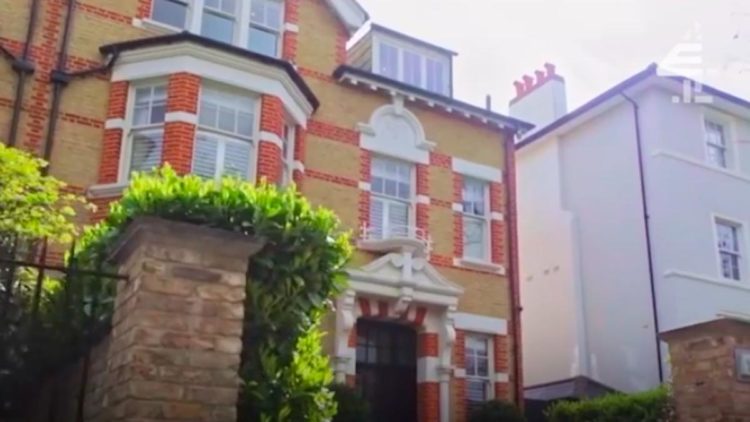 Where is Amanda Holden's house located on Mandy and Myrtle?
