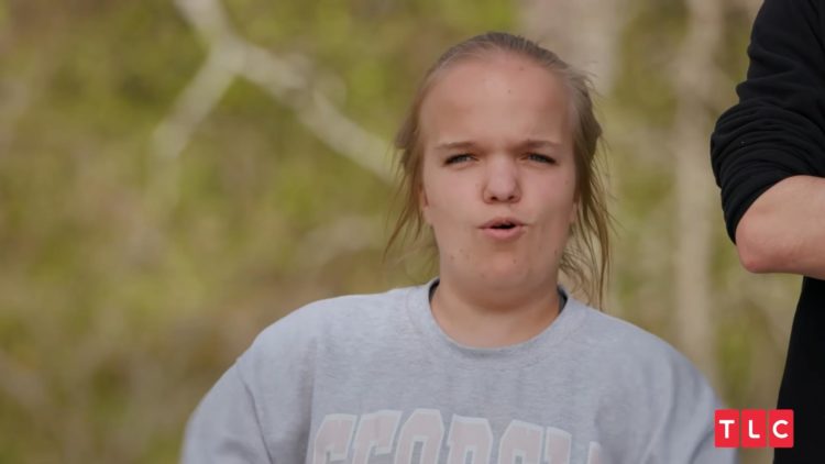 Liz's friend Dacey from 7 Little Johnstons is a coach in throwing hoops