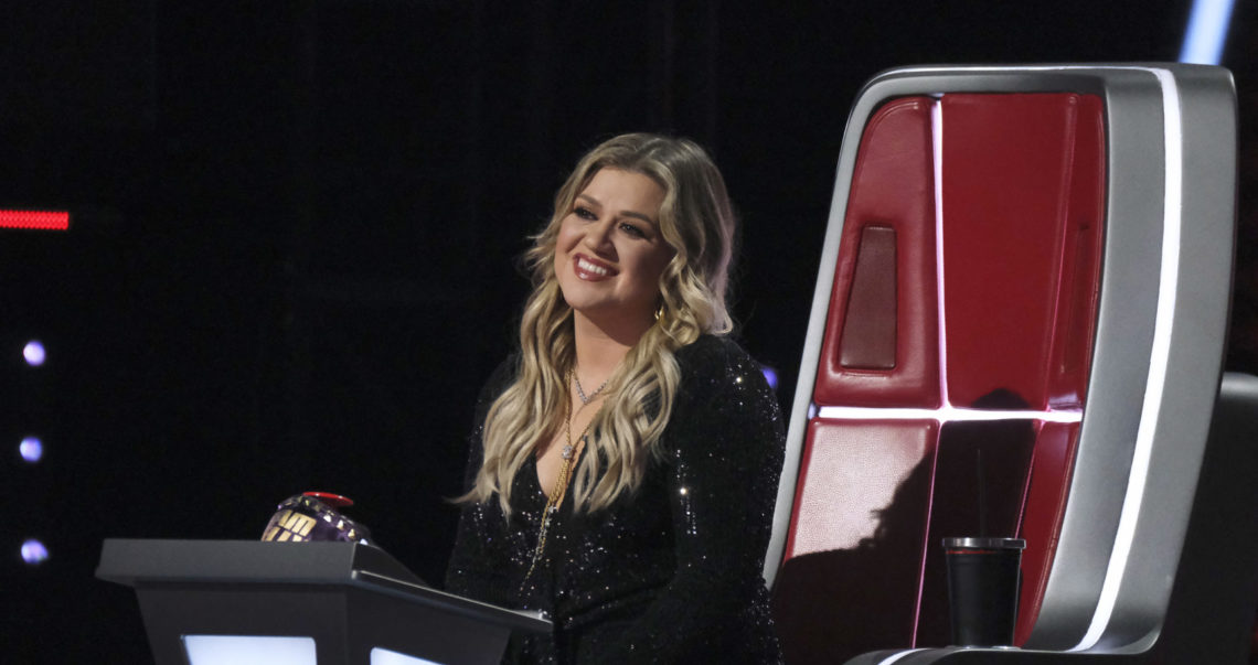 Is Kelly Clarkson leaving The Voice and who are the judges for 2022?