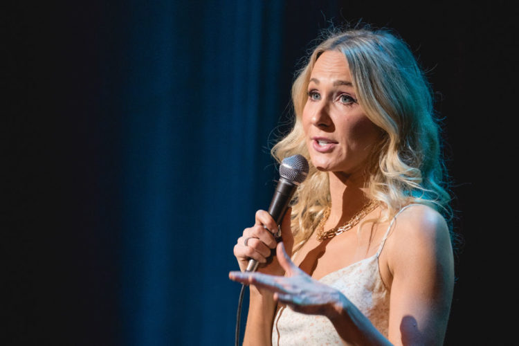 No need to 'Circle Roast' Nikki Glaser as she's a beauty without makeup