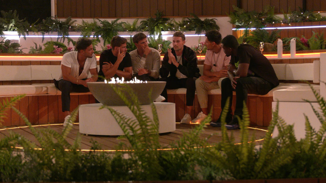 Love Island: SR8: Ep29 on ITV2 and ITV Hub Pictured: The boys at the fire pit: Davide, Jacques, Luca, Andrew, Jay and Dami.
