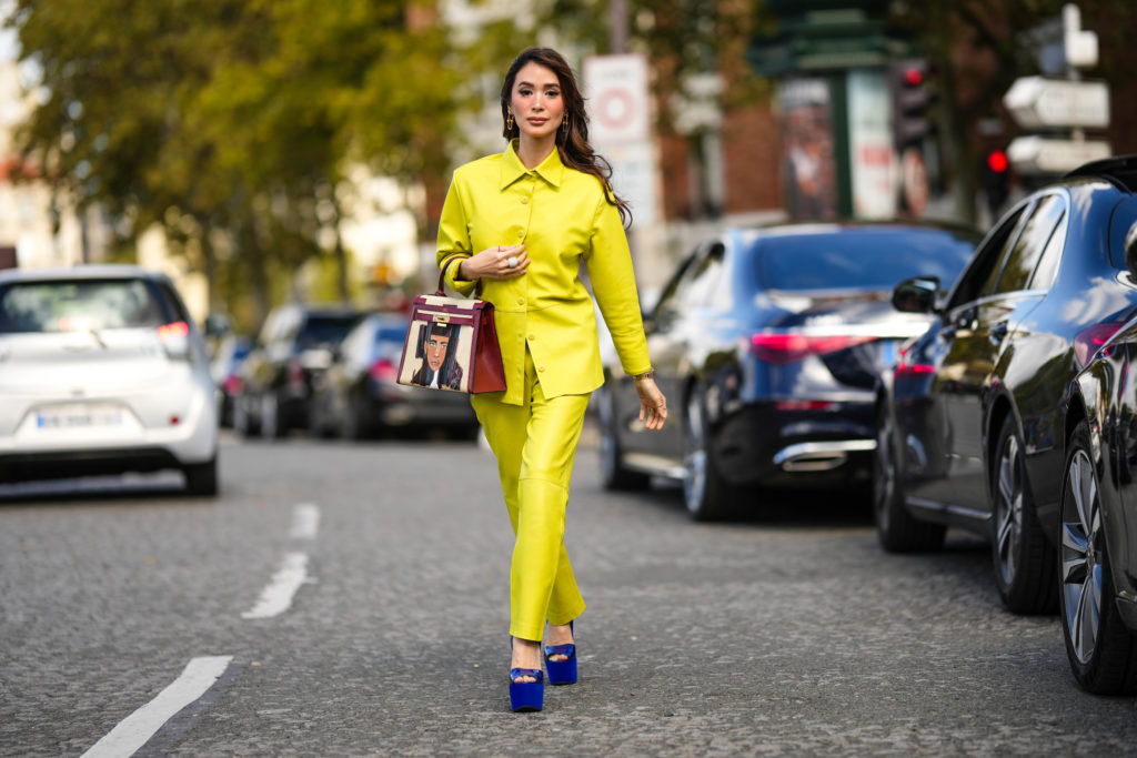 Street Style - Paris Fashion Week - Womenswear Spring/Summer 2023 : Day Six