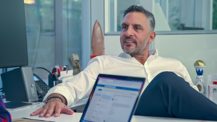 Mauricio Umansky's net worth explains why daughters are following in his footsteps