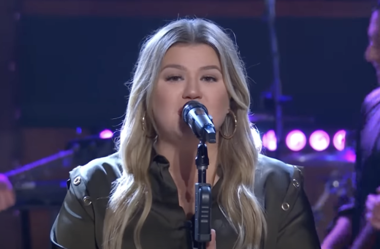 Kelly Clarkson fans go Gaga over Stupid Love cover - the one we've been waiting for