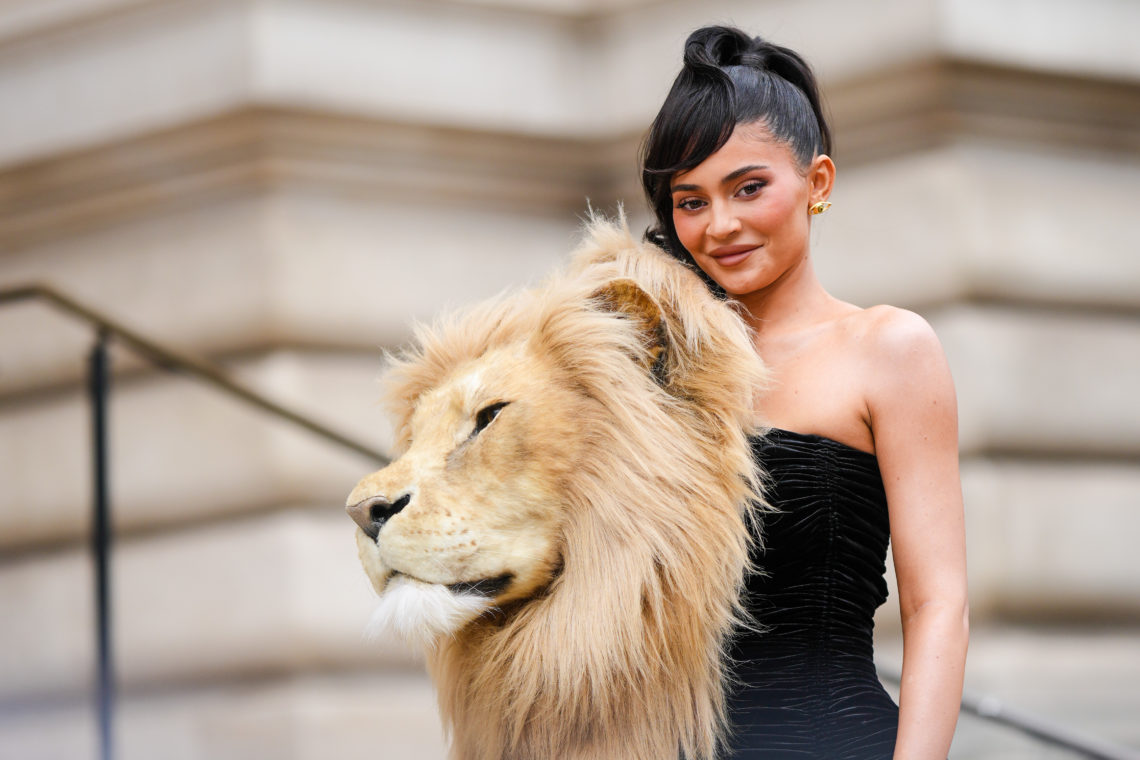 Kylie Jenner gets roared at for faux lion head at Paris Fashion Week
