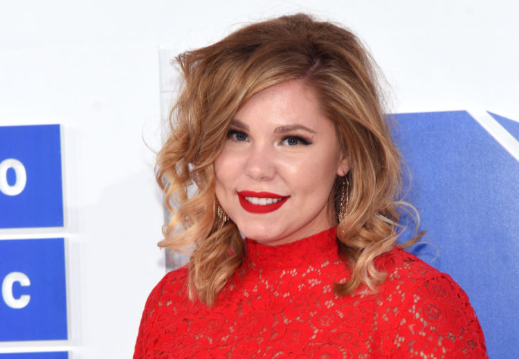 Kailyn Lowry fans spot baby bottles in background amid fifth child rumors