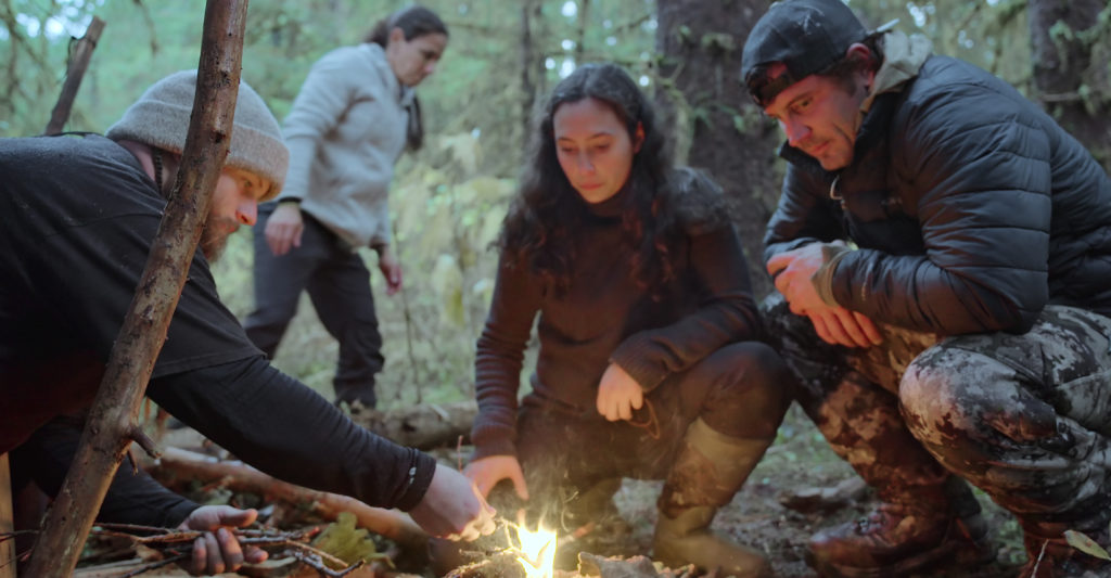 Seth Lueker, Andrea Hilderbrand, Angie Esparza and Nick Radner in Episode 1 of Outlast making a fire