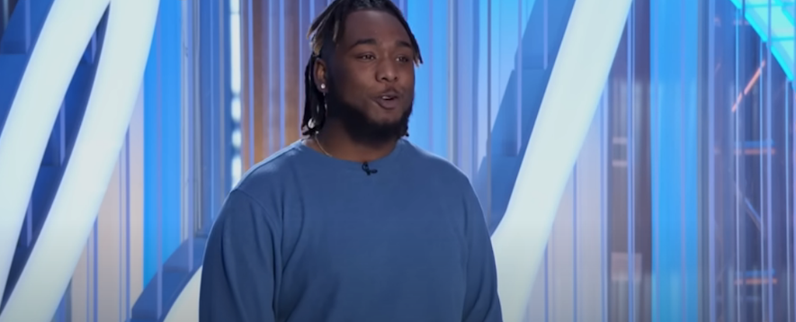 Elijah McCormick auditions wearing blue top for American Idol after car accident in 2019