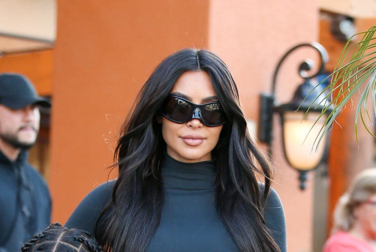 Kim Kardashian looks 'so different' as she poses with new hair and minimal makeup