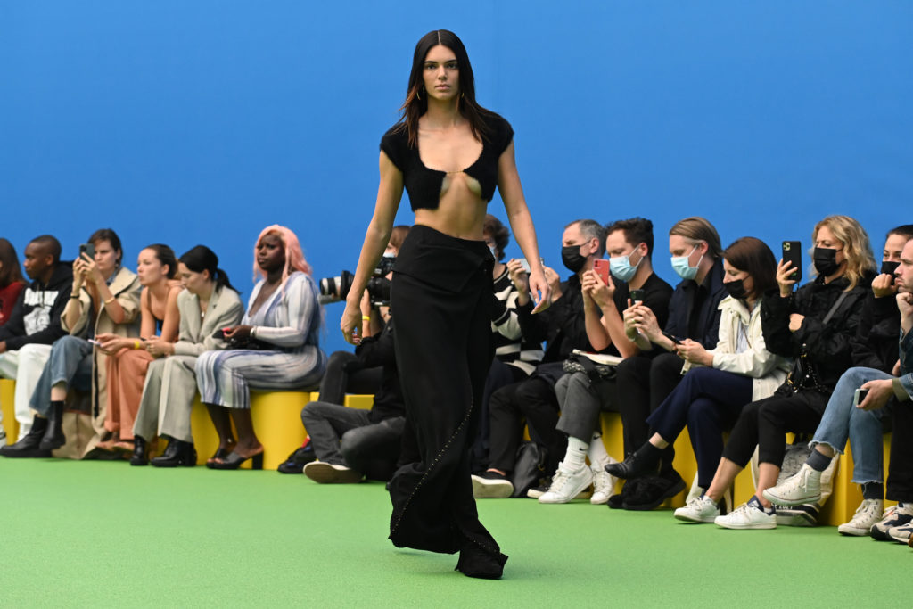 Kendall Jenner walks at fashion show wearing black, photo taken from Front Row - Jacquemus "La Montagne" Show