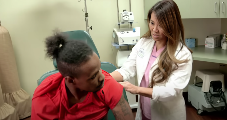 Dr Pimple Popper removes 33oz of 'mysterious fluid' from giant 11-year-old growth